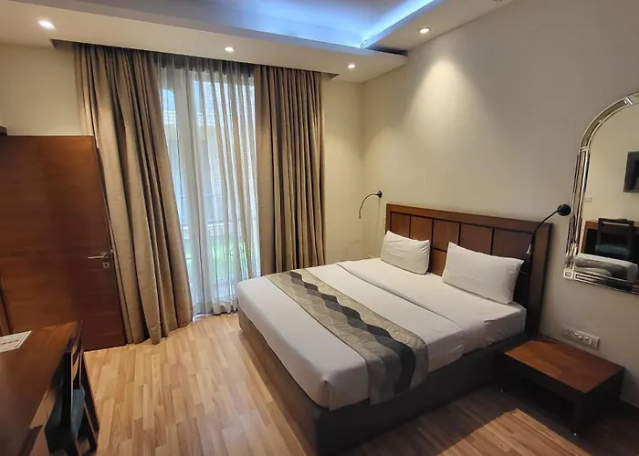 Uds Villa Scandinavian B&B - Next To Vfs
